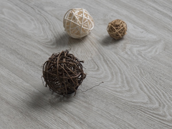 ЛАМИНАТ ЛАМИВУД GLANZ 303 ДУБ БАТИСТ