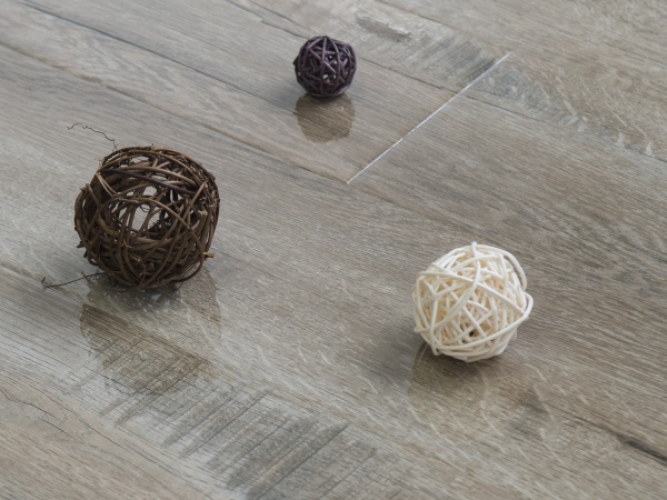 ЛАМИНАТ ЛАМИВУД GLANZ 305 ДУБ ЖАККАРД