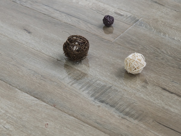 ЛАМИНАТ ЛАМИВУД GLANZ 305 ДУБ ЖАККАРД