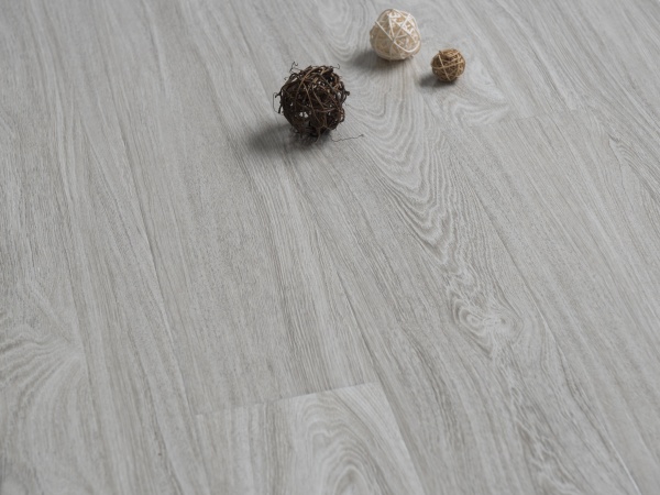 ЛАМИНАТ ЛАМИВУД GLANZ 303 ДУБ БАТИСТ