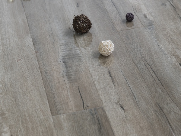 ЛАМИНАТ ЛАМИВУД GLANZ 305 ДУБ ЖАККАРД